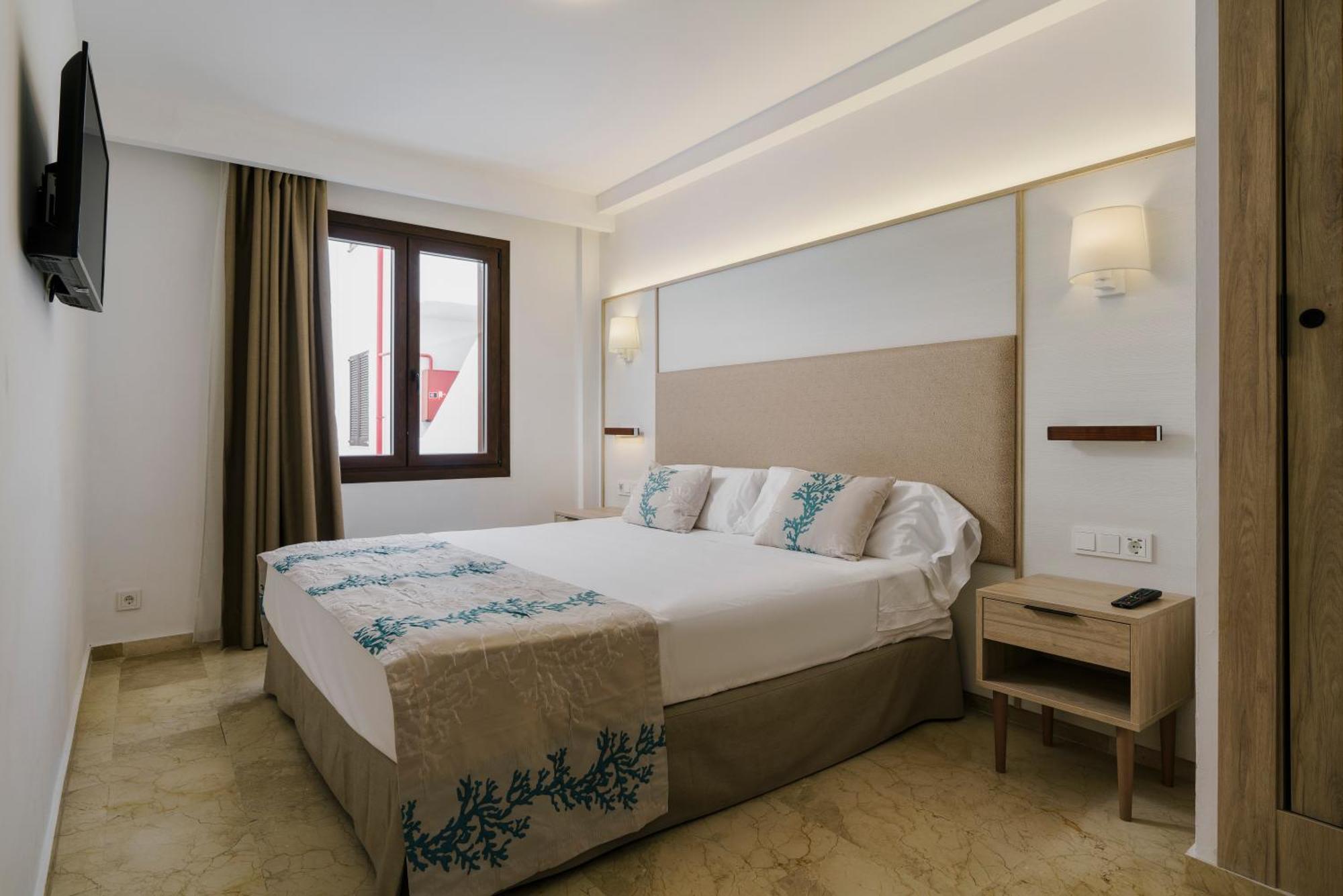 Alua Suites Las Rocas Cala d'Or  Luaran gambar